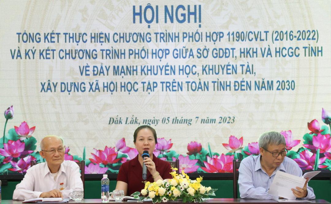 Các đại biểu chủ trì Hội nghị