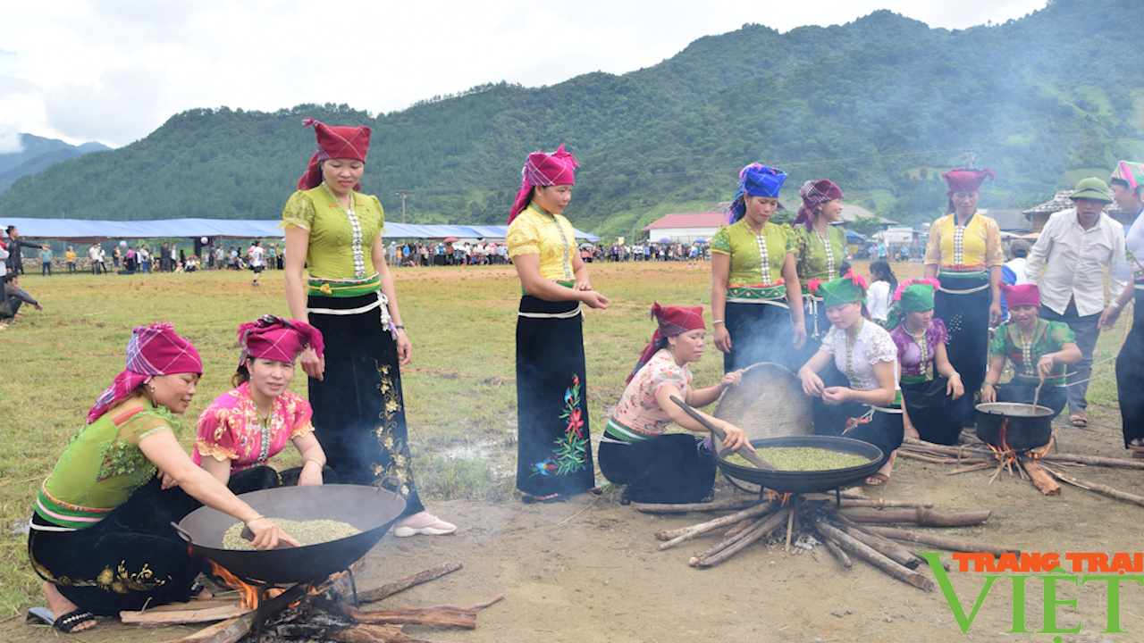 Tháng 9 về "miền quê cổ tích" trải nghiệm Lễ hội mừng cơm mới - Ảnh 4.