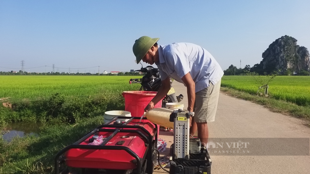 Nông dân Ninh Bình khốn đốn vì mua máy bay 600 triệu đồng nhưng không bay được vì... mất sóng - Ảnh 1.