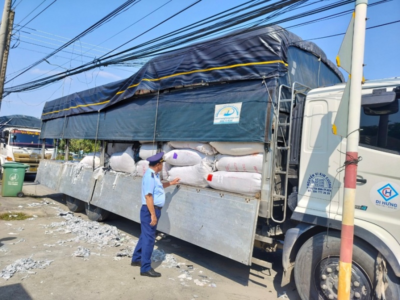 Long An: Tạm giữ trên 20 tấn hàng hóa chưa rõ nguồn gốc xuất xứ