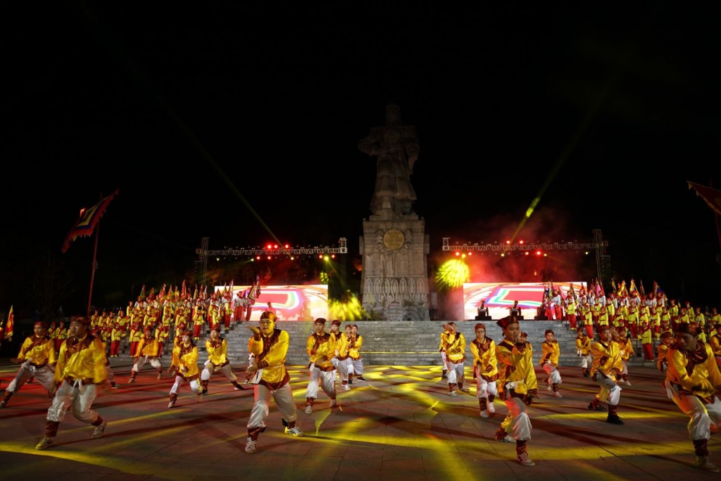 Thể hiện lòng tôn kính, tri ân đối với công lao hiển hách của vương triều Quang Trung, của người anh hùng dân tộc “áo vải cờ đào”