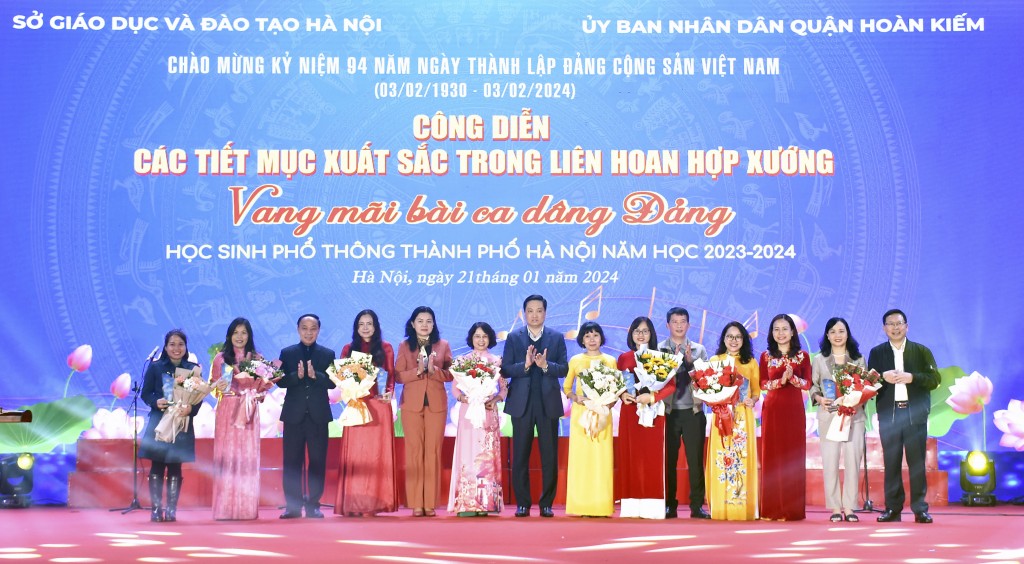 Sôi động công diễn hợp xướng học sinh phổ thông Thành phố năm học 2023 - 2024