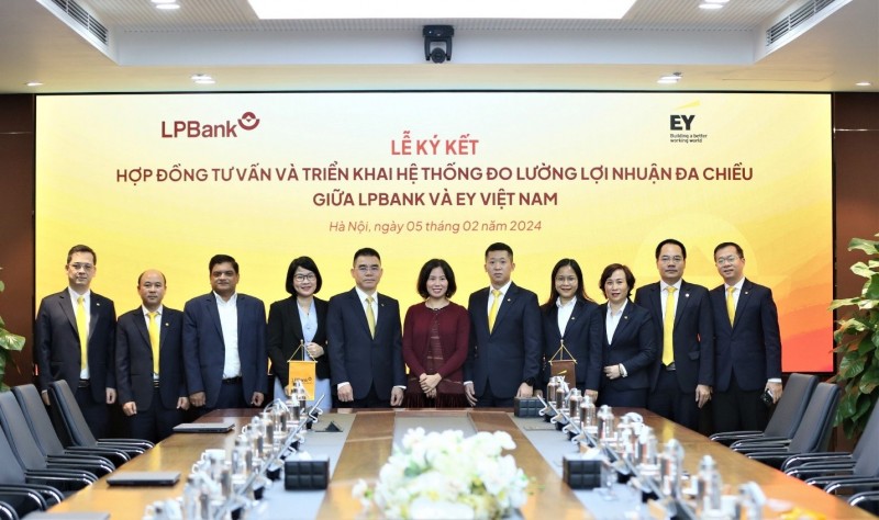 LPBank và EY Consulting VN ký hợp đồng Tư vấn và triển khai Hệ thống đo lường lợi nhuận đa chiều