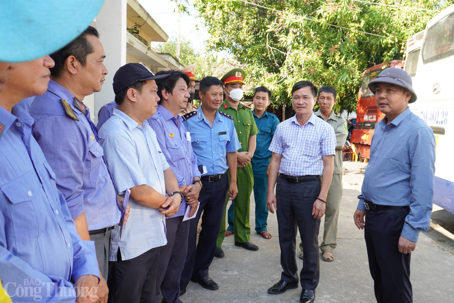 Hành khách thông cảm với sự cố sạt lở hầm đường sắt Bãi Gió