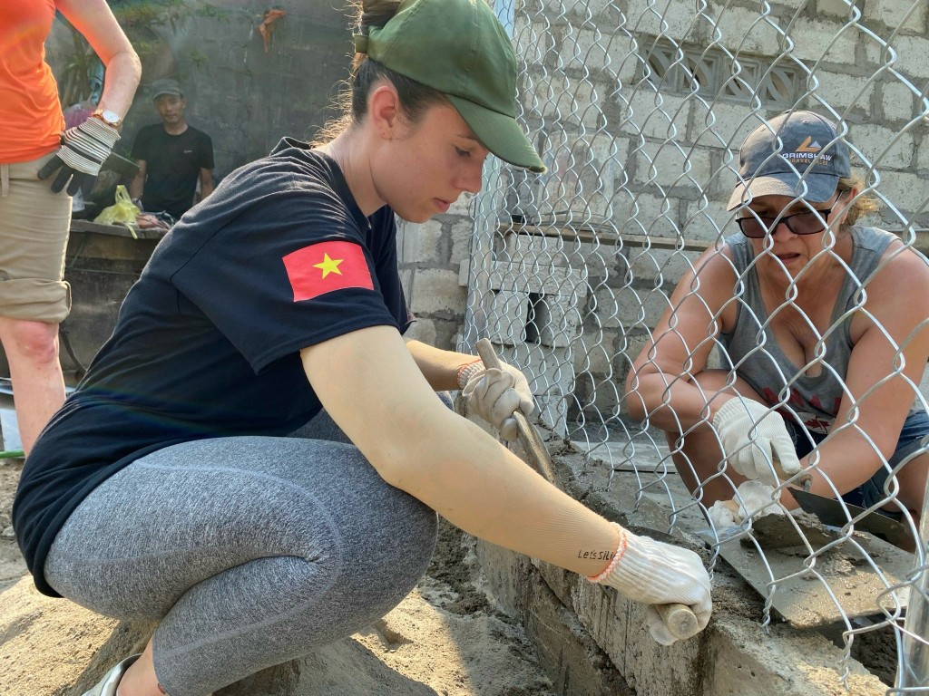 Những chương trình du lịch tình nguyện không chỉ giúp đỡ cho trẻ em ở vùng khó khăn mà còn tạo ra những giá trị tốt đẹp cho xã hội (Ảnh Đ.Minh)