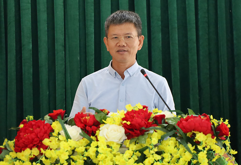 Đồng chí Chủ tịch Hội Nông dân tỉnh Trần Tiến Sỹ phát biểu tại hội nghị.