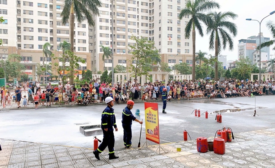 Đông đảo người dân, học sinh tham gia trải nghiệm