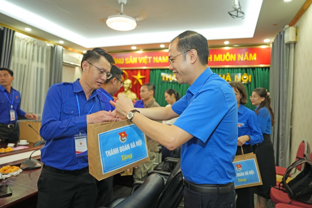 Tiếp nối và phát huy truyền thống quan hệ đặc biệt Hà Nội - Viêng Chăn Tiếp nối và phát huy truyền thống quan hệ đặc biệt Hà Nội - Viêng Chăn