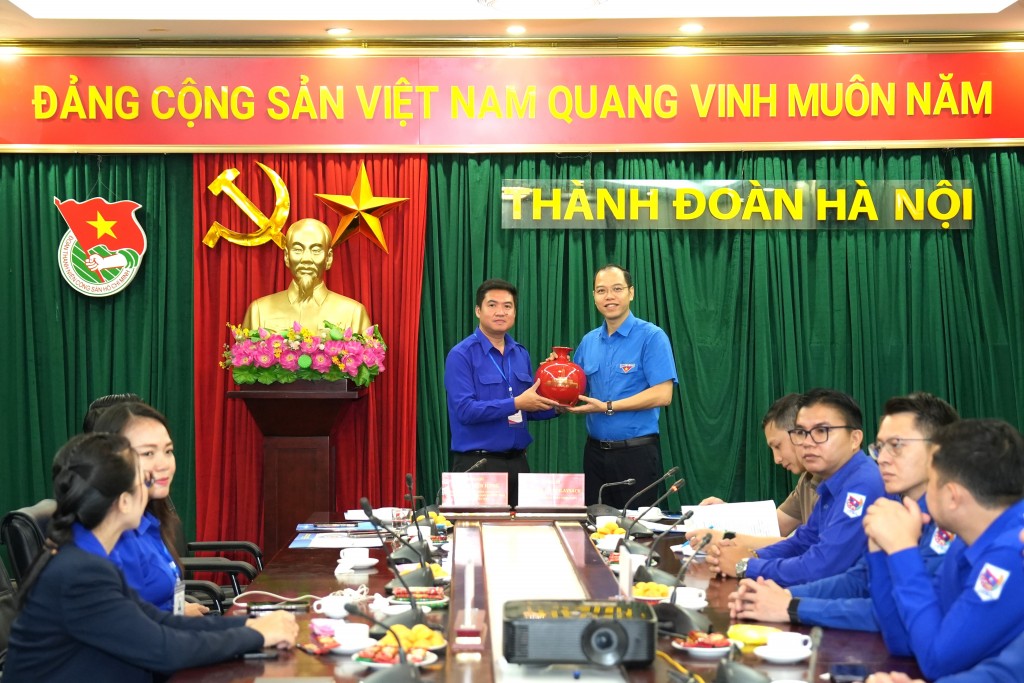 Tiếp nối và phát huy truyền thống quan hệ đặc biệt Hà Nội - Viêng Chăn Tiếp nối và phát huy truyền thống quan hệ đặc biệt Hà Nội - Viêng Chăn