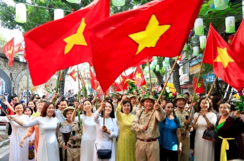 tái hiện lại hình ảnh đoàn quân chiến thắng trở về Giải phóng Thủ đô ngày 10/10/1954.