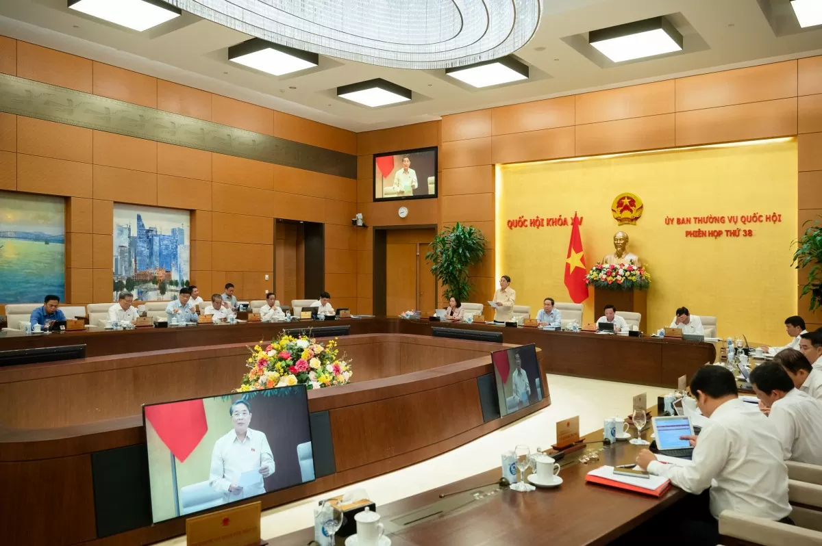 Ủy ban Thường vụ Quốc hội xem xét, cho ý kiến đối với dự án Luật Quản lý và đầu tư vốn nhà nước tại doanh nghiệp Ủy ban Thường vụ Quốc hội xem xét, cho ý kiến đối với dự án Luật Quản lý và đầu tư vốn nhà nước tại doanh nghiệp