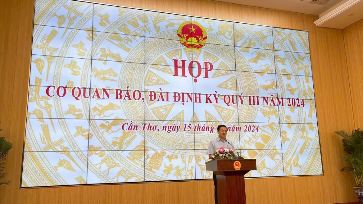 Ông Dương Tấn Hiển, Phó Chủ tịch UBND TP. Cần Thơ phát biểu chỉ đạo tại buổi họp báo. Ảnh Ngân Nga Ông Dương Tấn Hiển, Phó Chủ tịch UBND TP. Cần Thơ phát biểu chỉ đạo tại buổi họp báo. Ảnh Ngân Nga