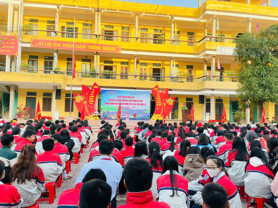 Trường THCS Trần Bích San, TP Nam Định tổ chức tuyên truyền pháp luật về ATTG, phòng chống tác hại của thuốc lá cho học sinh. san-1.jpg