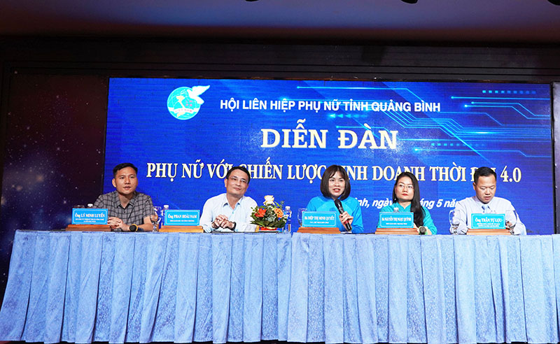 Các đại biểu giải đáp băn khoăn, vướng mắc của chị em tại diễn đàn