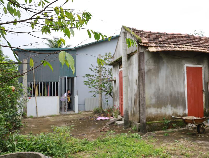 Khu vực nhà ở của bà Nguyễn Thị Sáu, ở thôn Thuận Hà, xã Thuận Đức (TP. Đồng Hới) nằm ở địa điểm bị sạt lở nghiêm trọng.