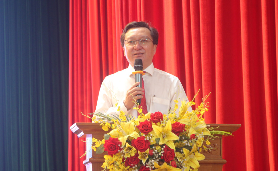 Ông Nguyễn Bảo Quốc - Phó giám đốc Sở GD&ĐT phát biểu tại buổi lễ. hoc-sinh-gioi-quoc-gia-tphcm.jpg