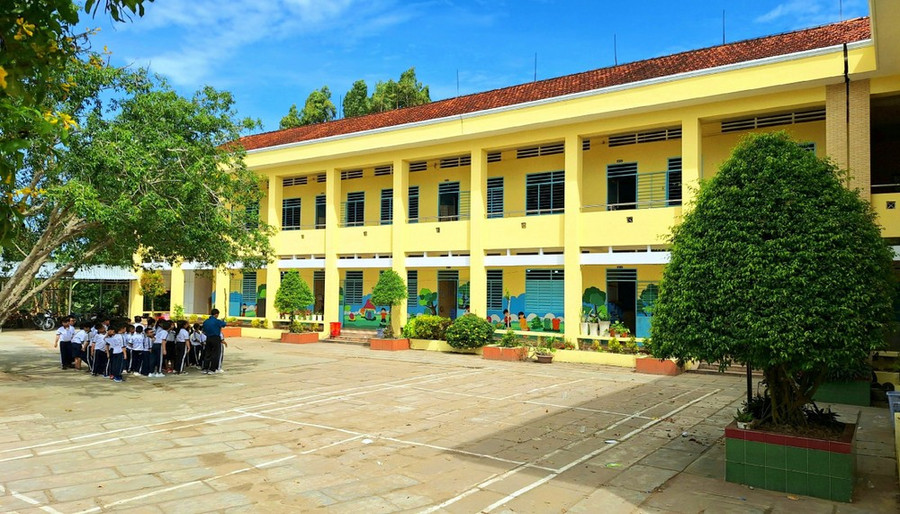 Trước nghỉ Tết Nguyên đán các đơn vị trường học làm vệ sinh cảnh quan sạch đẹp. 1000034776.jpg