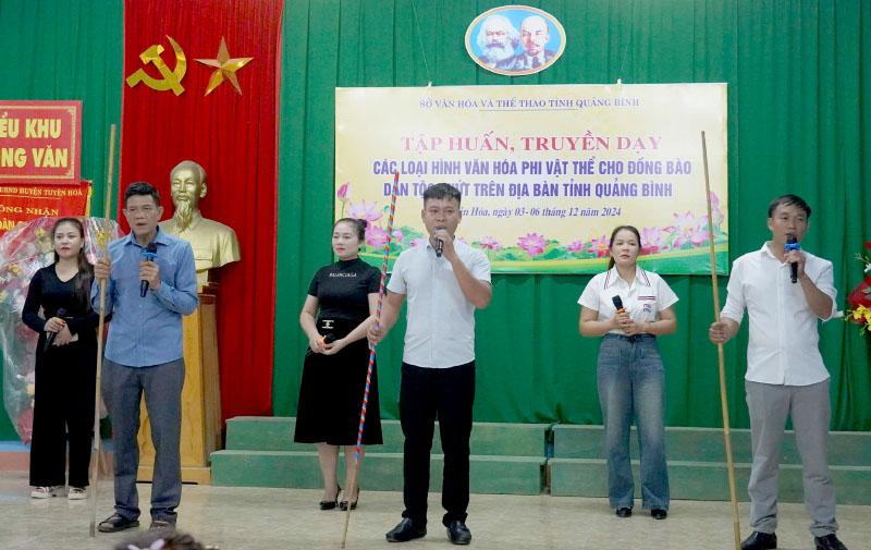 Tập huấn, truyền dạy văn hóa phi vật thể cho đồng bào dân tộc Chứt.