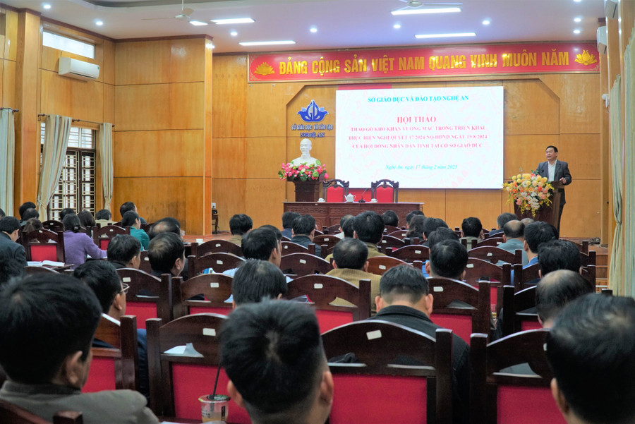 Hội thảo có sự tham gia của đại diện các Phòng GD&ĐT, hiệu trưởng, hiệu phó các trường dân tộc bán trú trên địa bàn tỉnh Nghệ An. Ảnh: Hồ Lài hoi-thao-ho-tro-truong-dan-toc-ban-tru-1.jpg