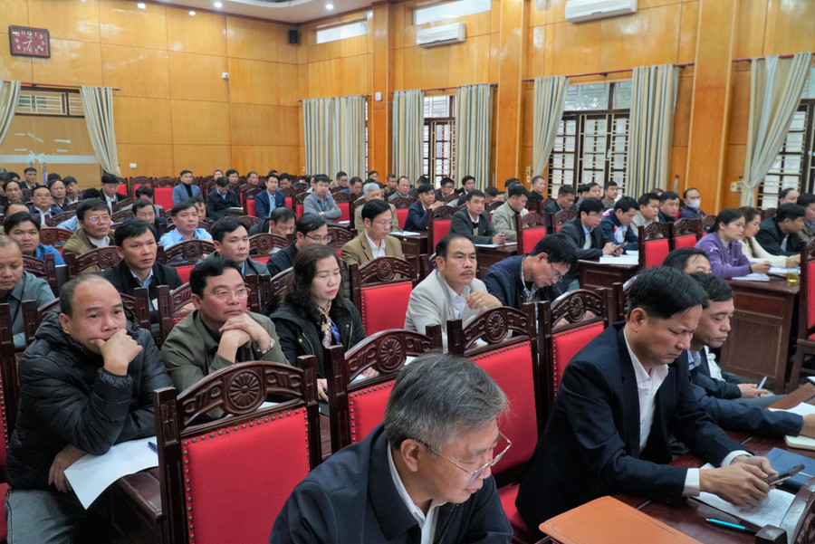 Các đại biểu tham dự hội thảo. Ảnh: Hồ Lài hoi-thao-ho-tro-truong-dan-toc-ban-tru-3.jpg