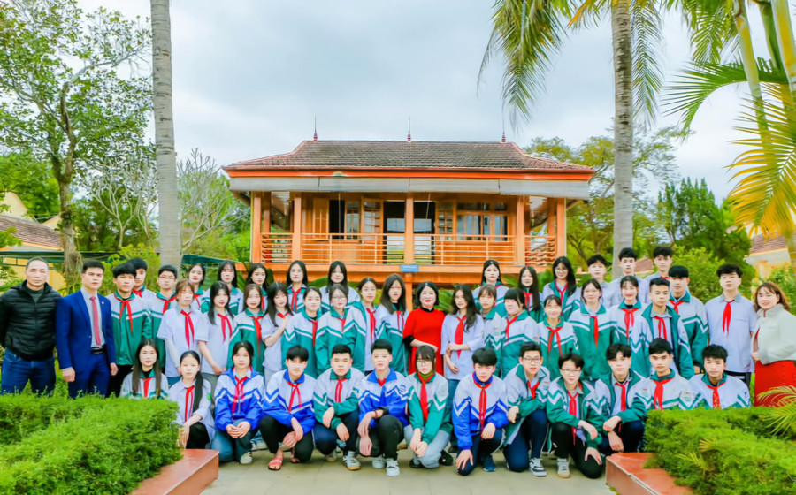 Đội tuyển tham dự kỳ thi của TX Nghĩa Lộ. (Ảnh: ĐVCC) 1000028804.jpg