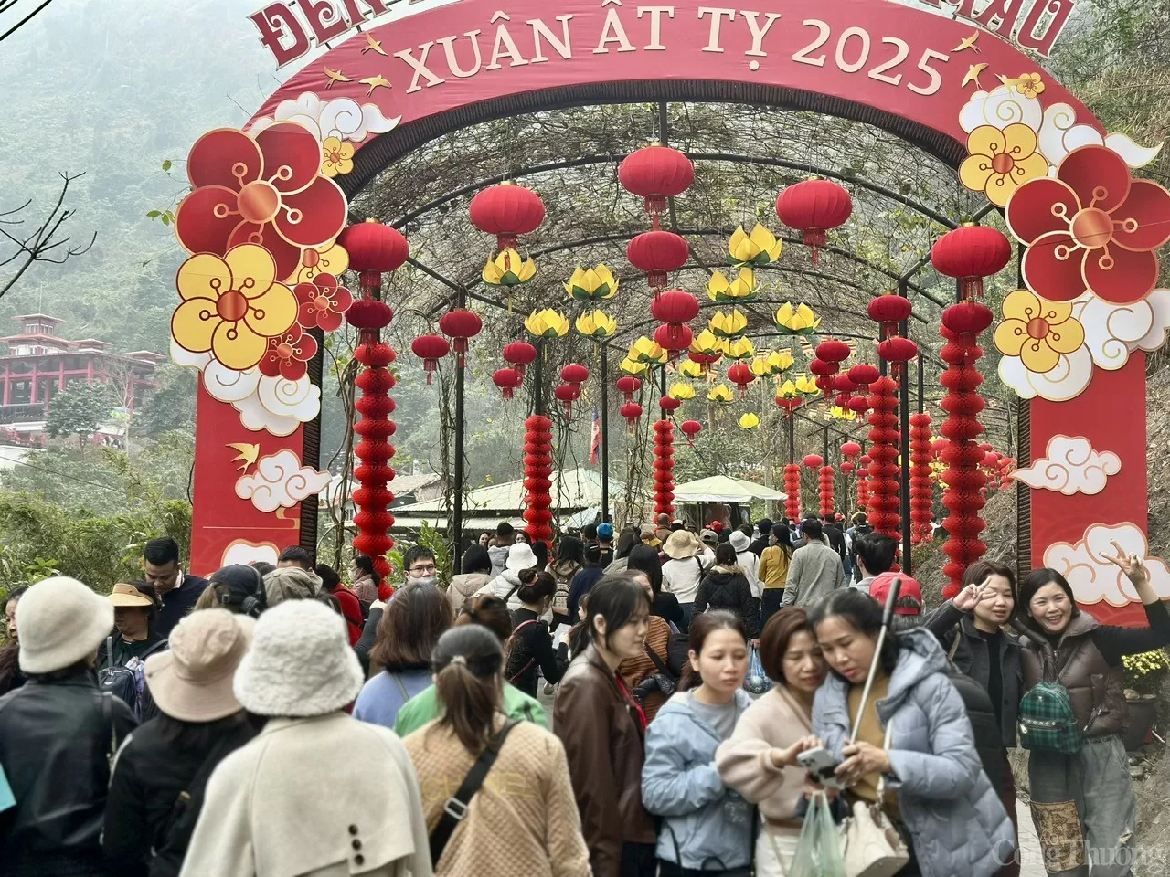 Vĩnh Phúc: Du khách nô nức trẩy hội Tây Thiên Vĩnh Phúc: Du khách nô nức trẩy hội Tây Thiên