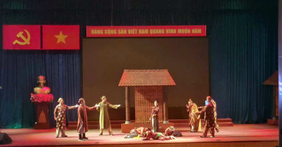 Một phân cảnh trong vở kịch. Ảnh: Gia Kỳ vo-kich.jpg