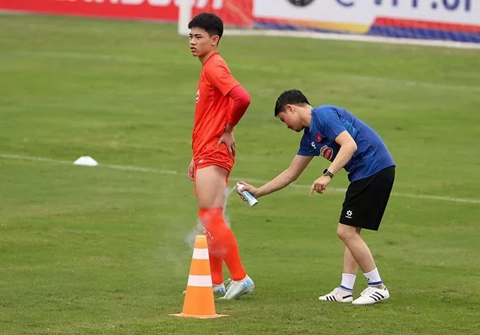 Chấn thương của Đình Bắc trong màu áo U22 Việt Nam dự kiên sẽ khiến cầu thủ này phải ngồi ngoài đến hết tháng 6/2025 Chấn thương của Đình Bắc trong màu áo U22 Việt Nam dự kiên sẽ khiến cầu thủ này phải ngồi ngoài đến hết tháng 6/2025