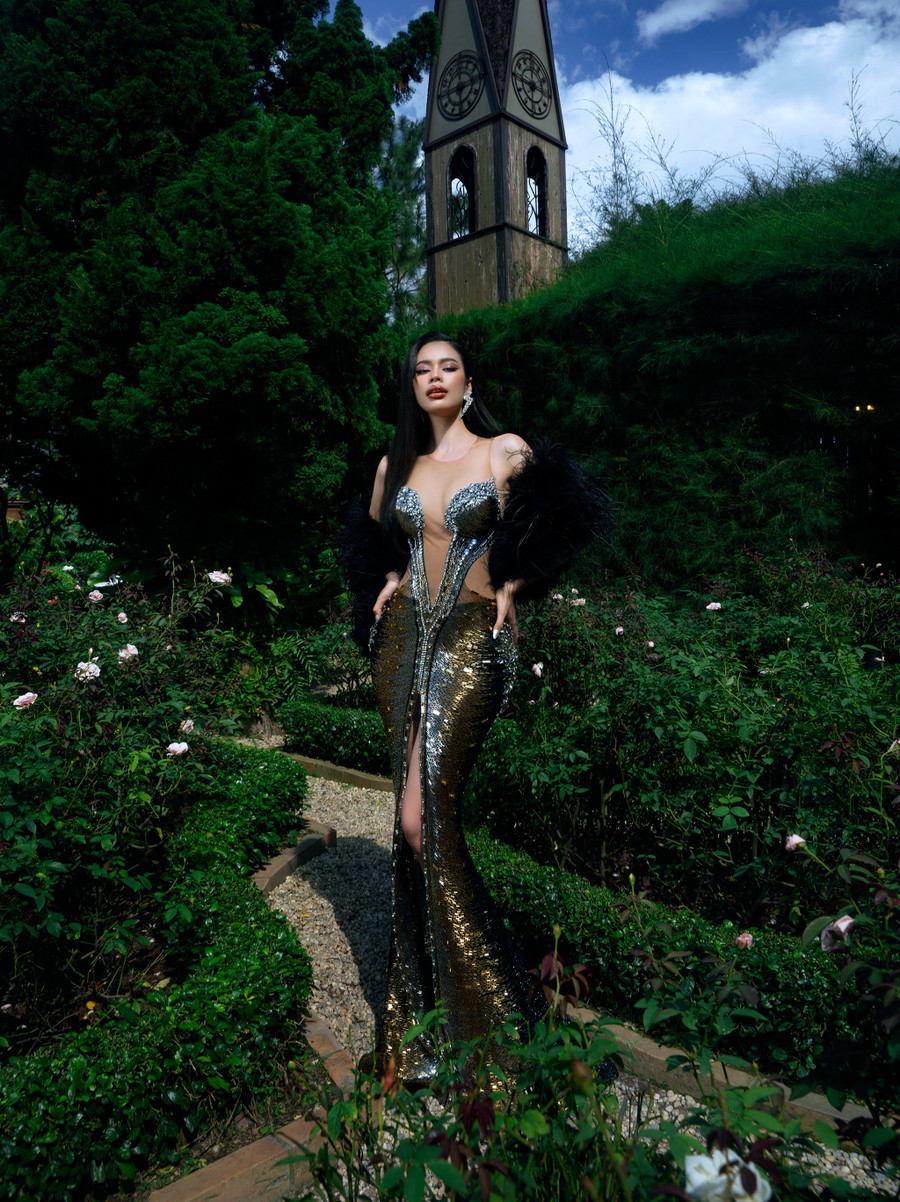 Do phải đứng giữa trời nắng gắt hàng tiếng đồng hồ nên Ánh Vương đã bị ngất xỉu, khiến cho cả ekip vô cùng lo lắng. dsc06104.png