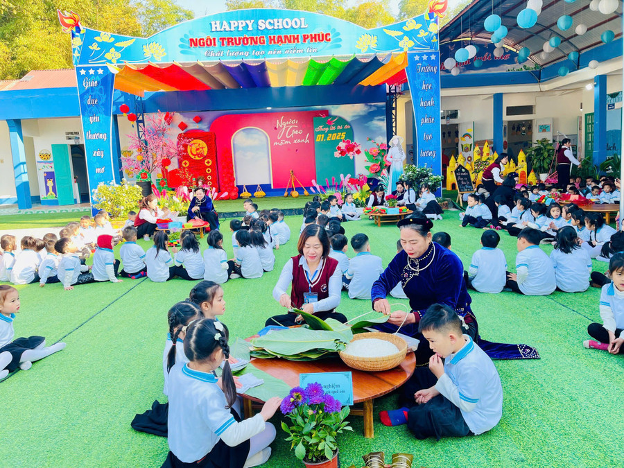 Cô trò nhà trường trải nghiệm không gian ngày Tết. mn-thanh-chan-2.jpg