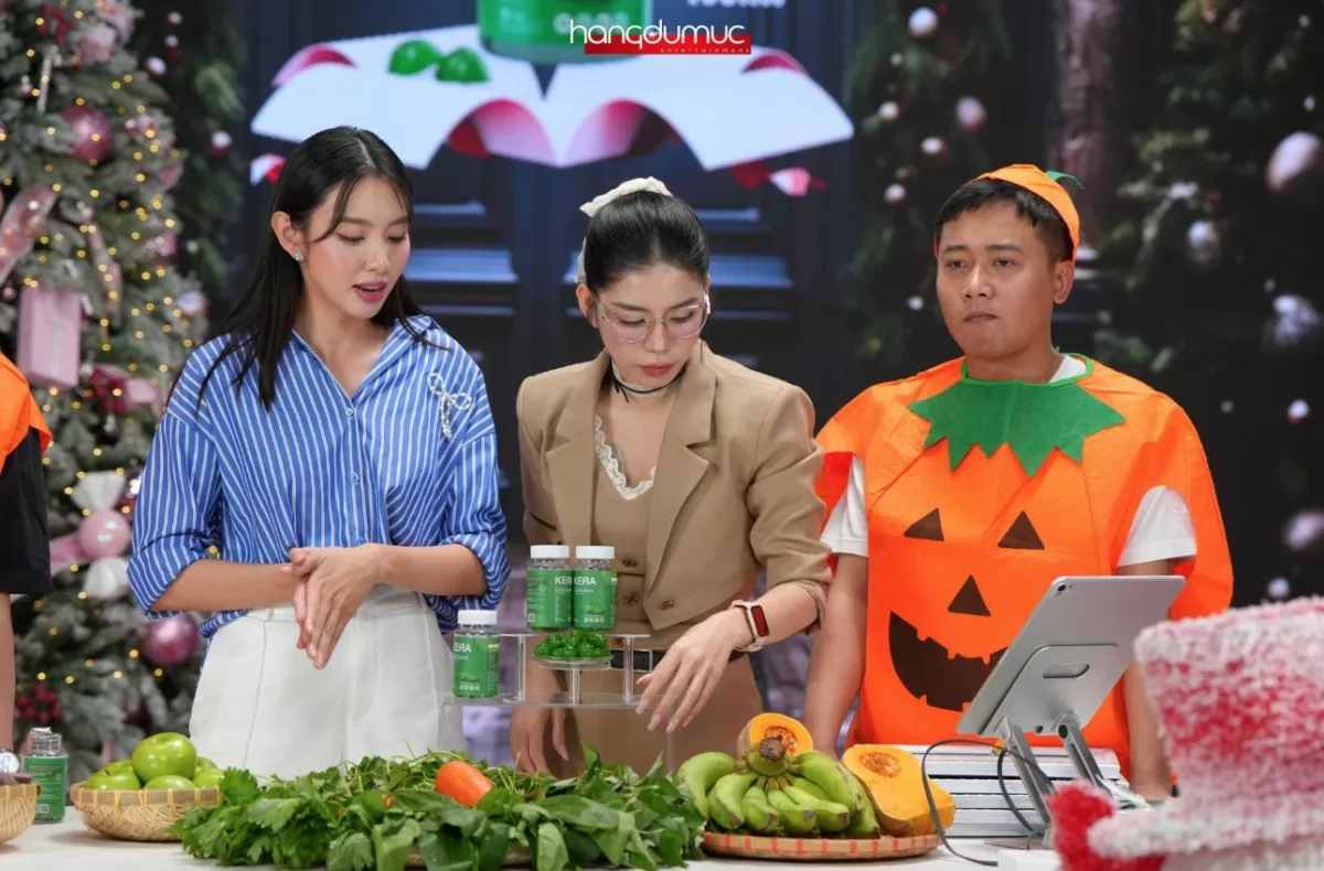 Quang Linh, Thuỳ Tiên, Hằng Du Mục quảng cáo thổi phồng công dụng của kẹo rau. Quang Linh, Thuỳ Tiên, Hằng Du Mục quảng cáo thổi phồng công dụng của kẹo rau.