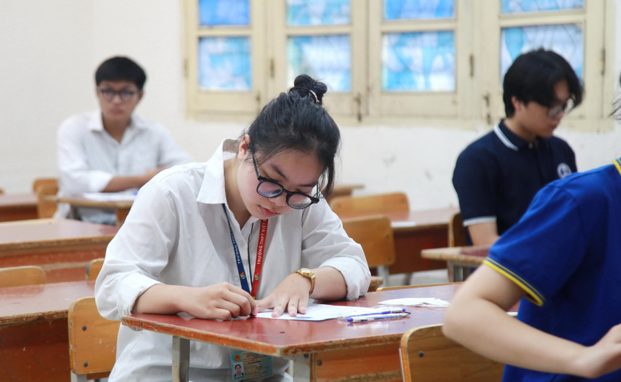 Kỳ thi thử như thật giúp học sinh rèn luyện kỹ năng, tâm lý làm bài thi. img-0296.jpg