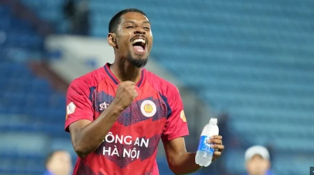 Cao Pendant Quang Vinh sáng cửa lên tuyển Việt Nam sau khi đã có quốc tịch.