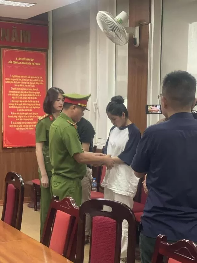 Bộ Công an khởi tố, bắt tạm giam Quang Linh Vlogs và Hằng Du Mục Bộ Công an khởi tố, bắt tạm giam Quang Linh Vlogs và Hằng Du Mục