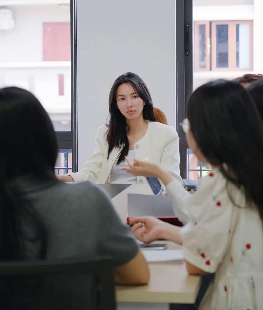 Hoa hậu Thuỳ Tiên vấp phải làn sóng chỉ trích lớn trên mạng xã hội. thuy-tien-3.jpg