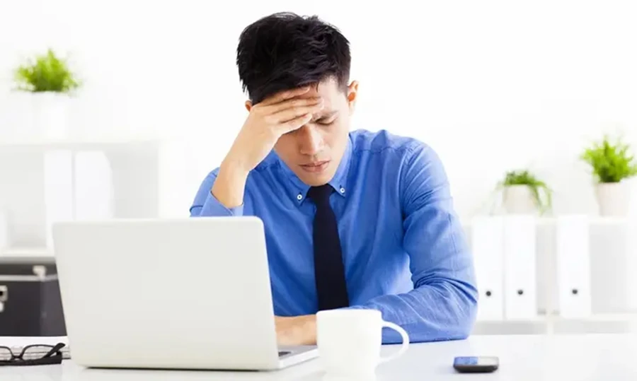 Khi bạn ở trong tình huống căng thẳng nghiêm trọng, nhịp tim của bạn tăng nhanh, hơi thở gấp gáp, cơ bắp căng thẳng và tay đổ mồ hôi. (Ảnh: ITN)