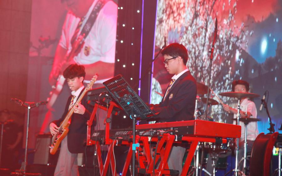 Tiết mục của nhóm TOS Band, Trường THCS&THPT Olympia. img-0947.jpg