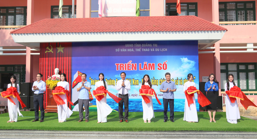 trien-lam-truong-sa-2.jpg