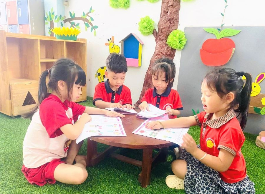 Các bé trường Mầm non Cao Xá 1 (huyện Lâm Thao) hưởng ứng ngày hội sách và văn hóa đọc năm 2025. mn-cao-xa-1.jpg