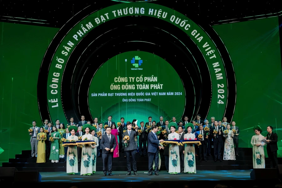 Công ty Cổ phần Ống đồng Toàn Phát nhận danh hiệu, biểu trưng Thương hiệu Quốc gia Việt Nam 2024.