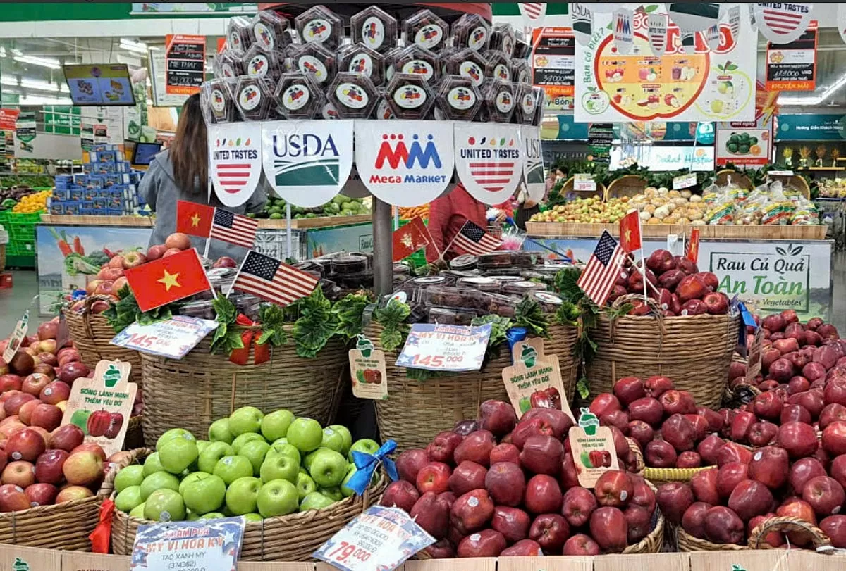 Hiệp hội Rau quả Việt Nam thông tin năm 2024, táo là loại trái cây được nhập khẩu nhiều nhất với tổng kim ngạch 275,3 triệu USD, tăng 18% so với năm 2023. Trong đó, nhập khẩu táo từ Mỹ tăng 58,3%.