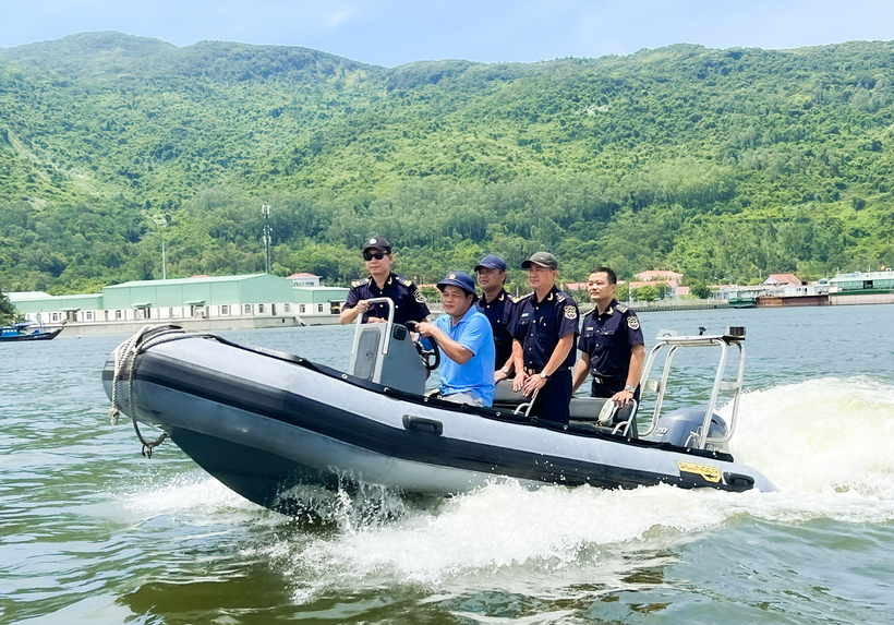 Lực lượng hải quan thực hiện tuần tra chống buôn lậu. Ảnh: Cục Hải quan