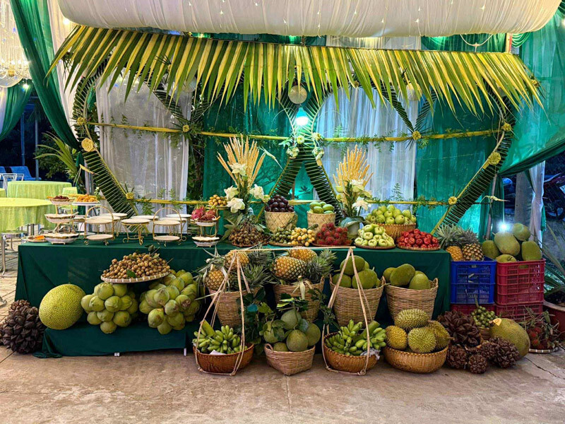 Quầy buffet trái cây trong đám cưới tại Tiền Giang. Ảnh mạng xã hội