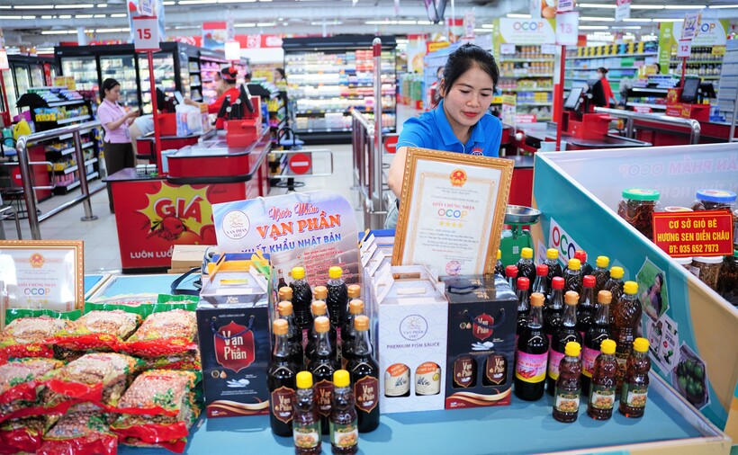 Đặc sản nước mắm Vạn Phần - một sản phẩm OCOP Diễn Châu (Nghệ An) tham gia trưng bày