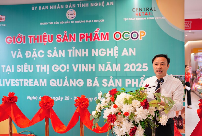 Ông Cao Nguyên Hùng – Phó Giám đốc Trung tâm Xúc tiến Đầu tư, Thương mại và Du lịch tỉnh Nghệ An phát biểu khai mạc chương trình