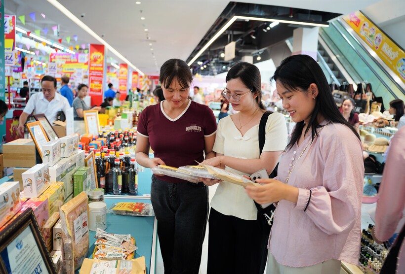 Nhiều sản phẩm OCOP nổi tiếng của Nghệ An đã được trưng bày và giới thiệu đến đông đảo người dân