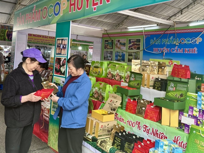 Từ chương trình OCOP tỉnh Phú Thọ, số lượng tổ chức kinh tế tham gia các hội chợ, triển lãm ngày càng tăng và đem lại hiệu quả kinh tế rõ nét. Ảnh: Thu Thủy