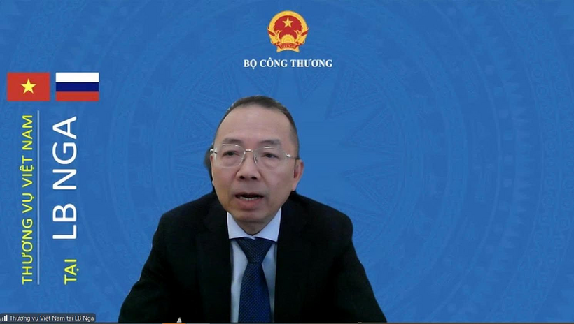 Ông Dương Hoàng Minh Tham tán Thương mại Việt Nam tại Liên bang Nga phát biểu tại hội thảo. Ảnh chụp màn hình.