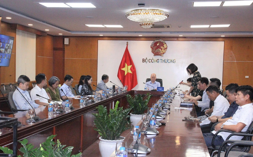 Hội nghị giao ban xúc tiến thương mại với hệ thống thương vụ Việt Nam ở nước ngoài tháng 6/2025” với chủ đề “Xúc tiến xuất khẩu, nâng cao năng lực cạnh tranh cho nông sản mùa vụ” được Bộ Công Thương tổ chức chiều 27/6