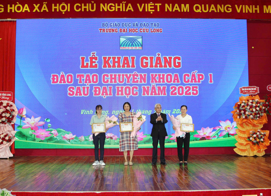dhcl-khai-giang-ck-3.jpg